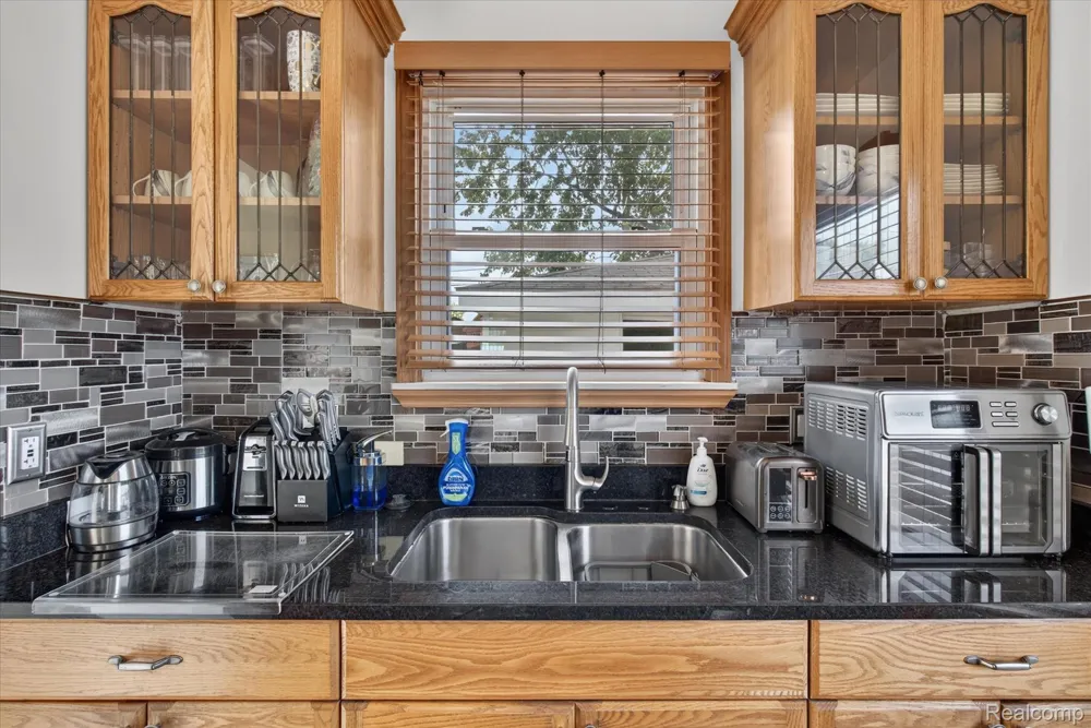 8063 Pelham Road Allen Park City, MI 48101