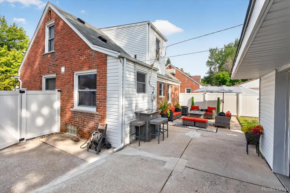 8063 Pelham Road Allen Park City, MI 48101