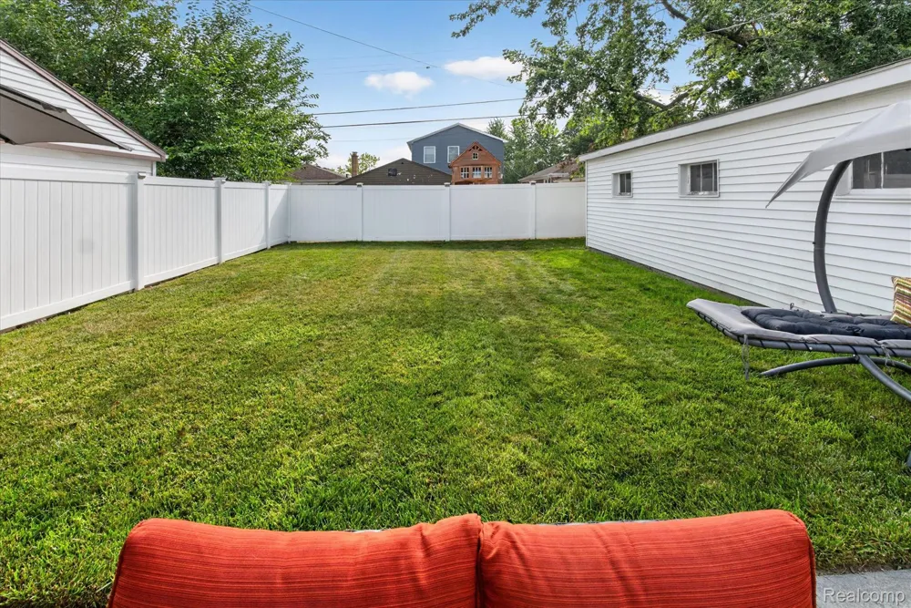 8063 Pelham Road Allen Park City, MI 48101