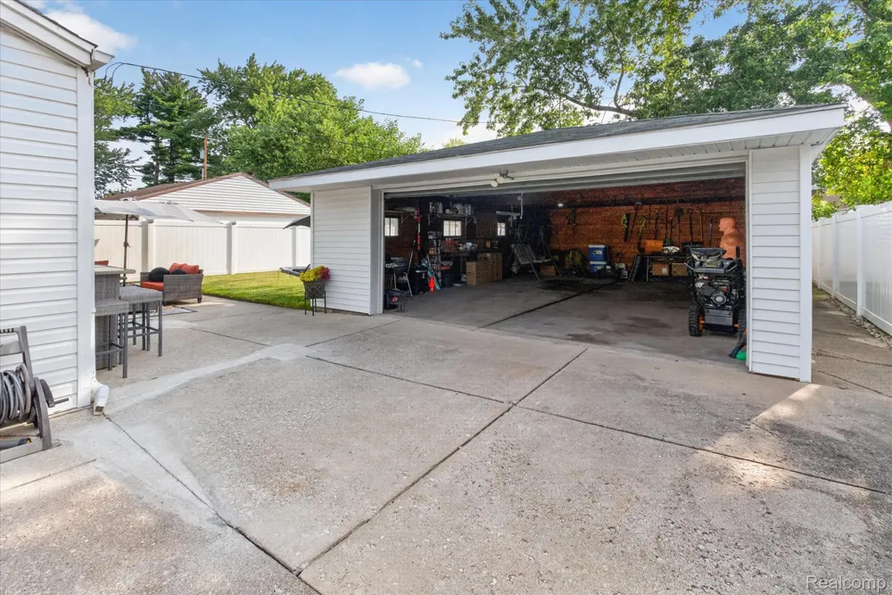 8063 Pelham Road Allen Park City, MI 48101