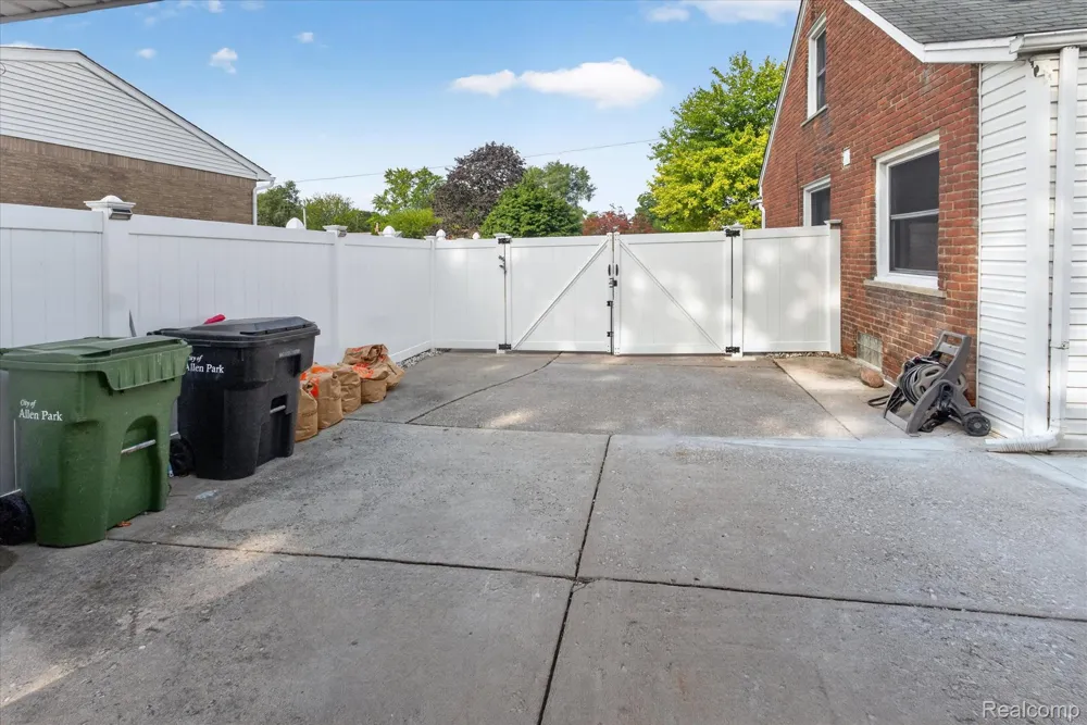8063 Pelham Road Allen Park City, MI 48101