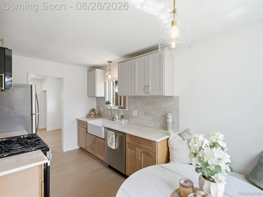 1640 Nottingham Drive Madison Heights City, MI 48071