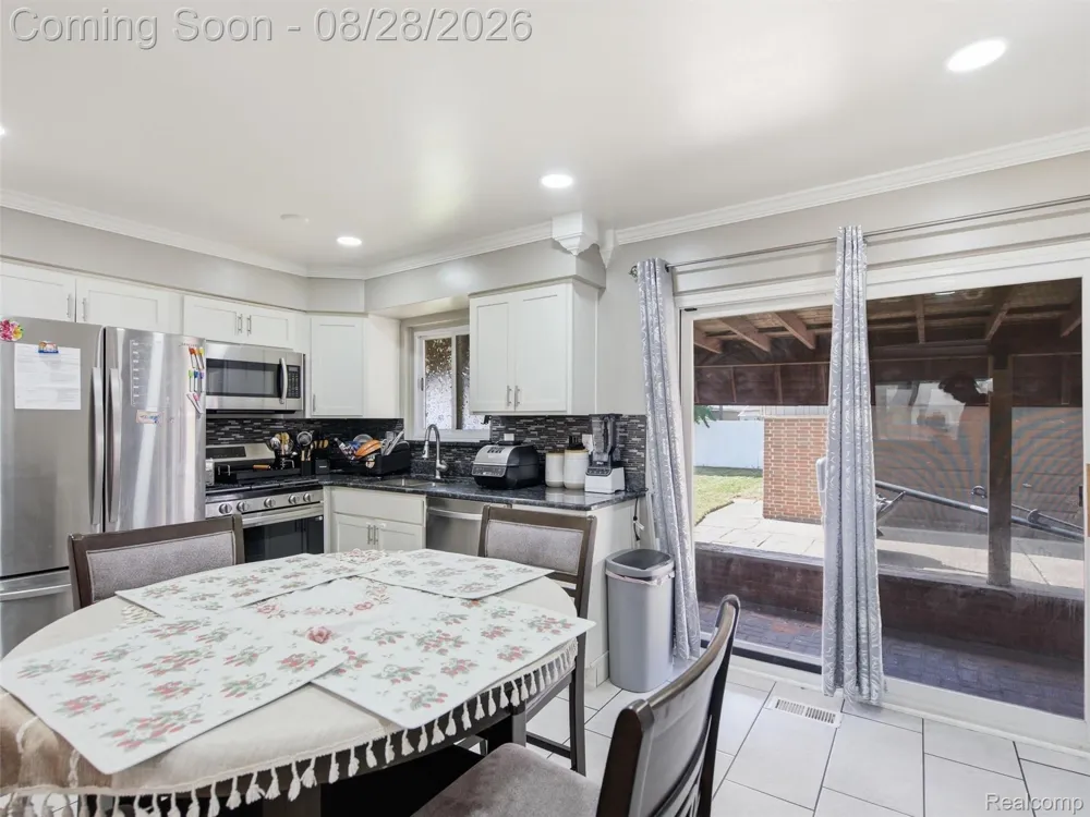 4220 Wall Avenue Allen Park City, MI 48101