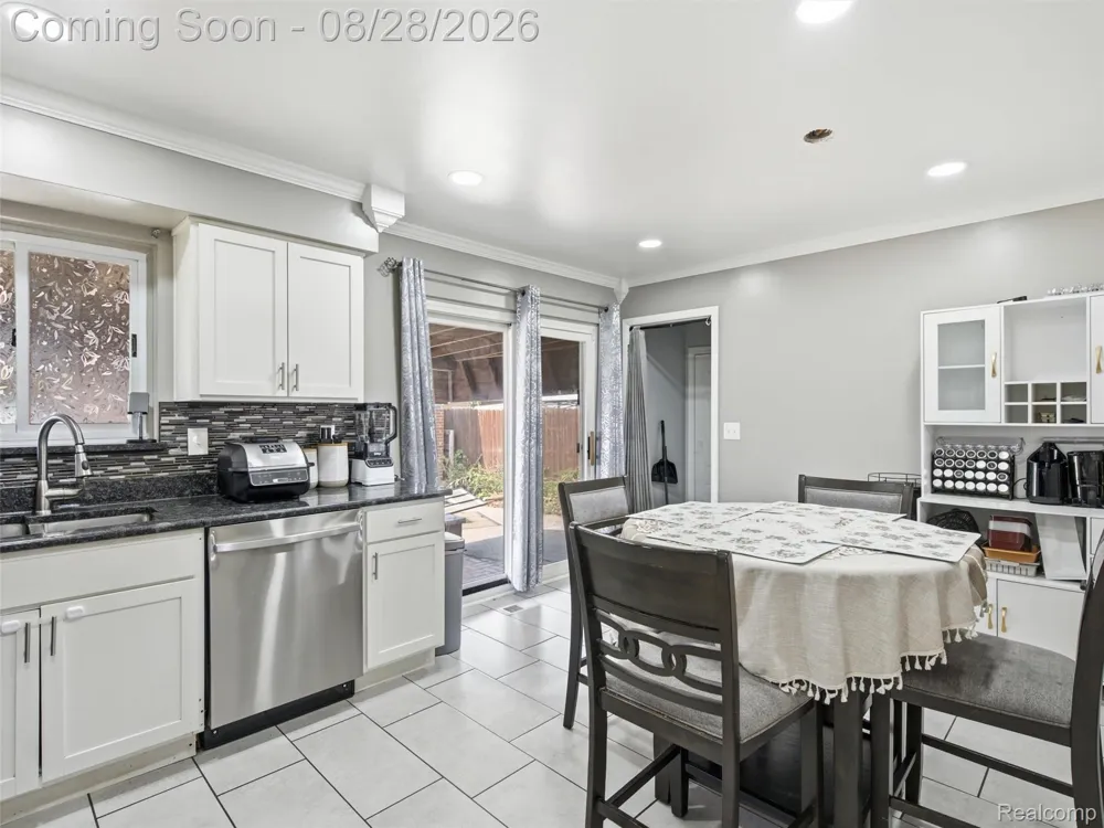 4220 Wall Avenue Allen Park City, MI 48101