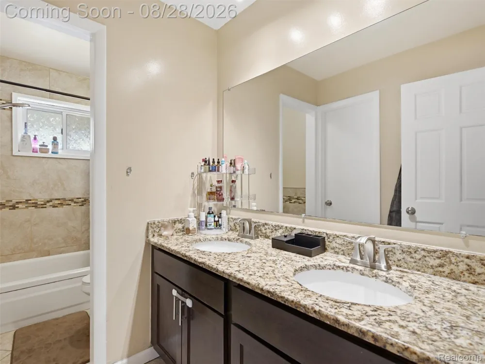 4220 Wall Avenue Allen Park City, MI 48101