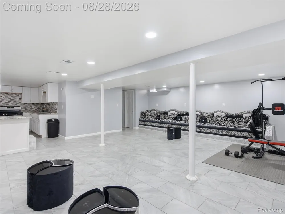 4220 Wall Avenue Allen Park City, MI 48101