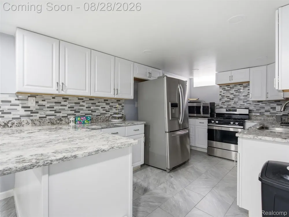 4220 Wall Avenue Allen Park City, MI 48101