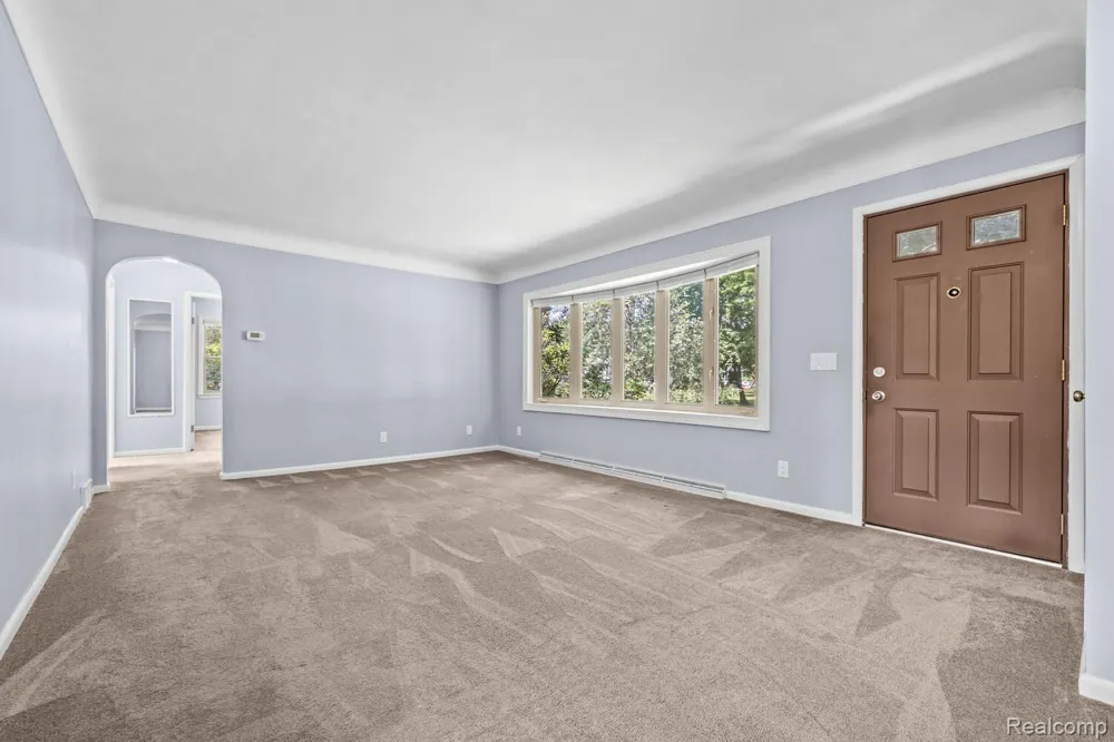 6235 Rowley Boulevard Waterford Charter Township, MI 48329