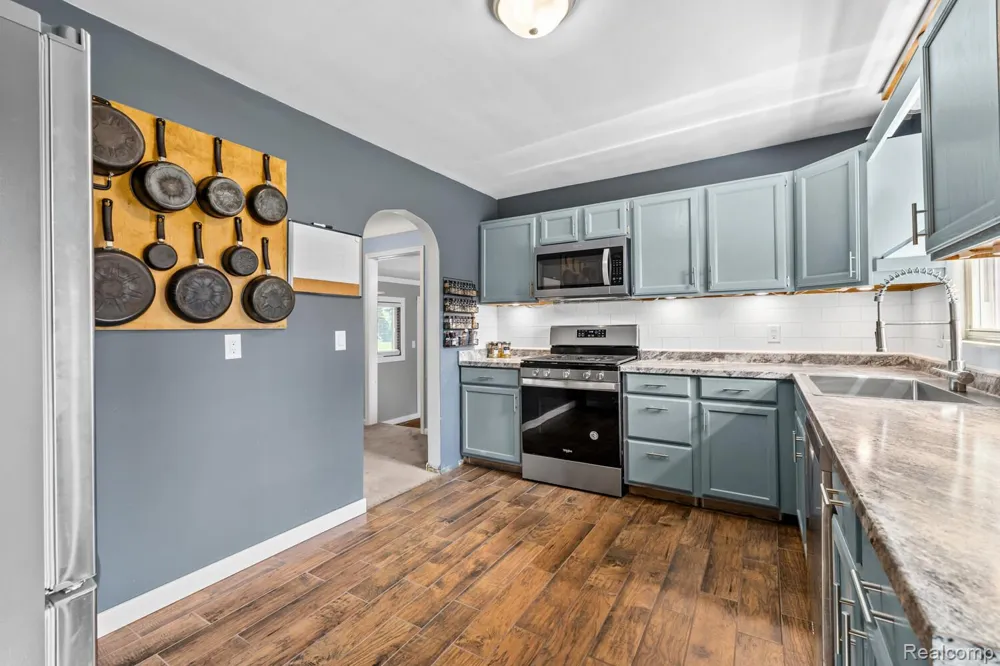 6235 Rowley Boulevard Waterford Charter Township, MI 48329