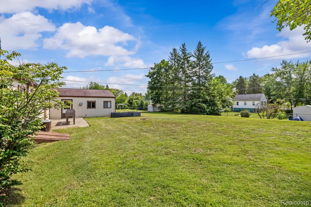 6235 Rowley Boulevard Waterford Charter Township, MI 48329
