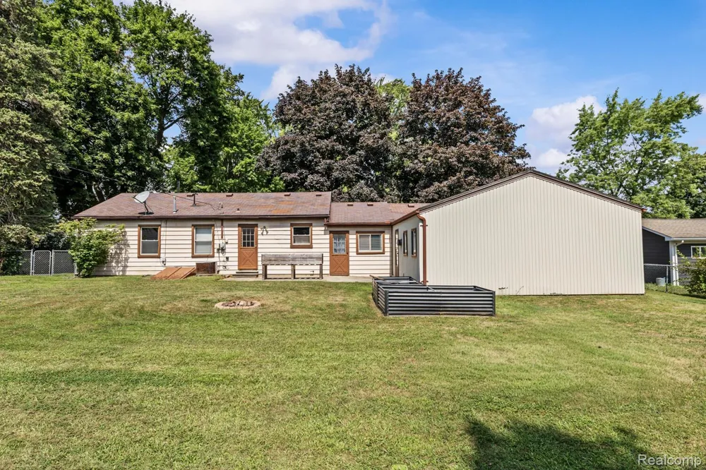 6235 Rowley Boulevard Waterford Charter Township, MI 48329