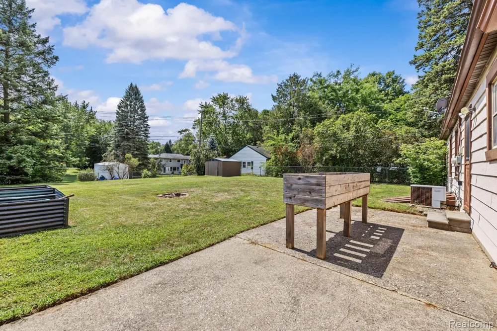6235 Rowley Boulevard Waterford Charter Township, MI 48329