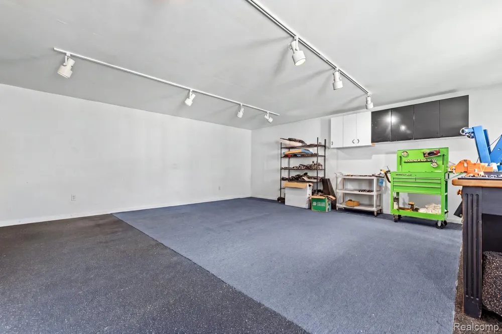 6235 Rowley Boulevard Waterford Charter Township, MI 48329