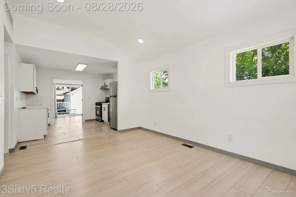 156 W Brickley Avenue Hazel Park City, MI 48030