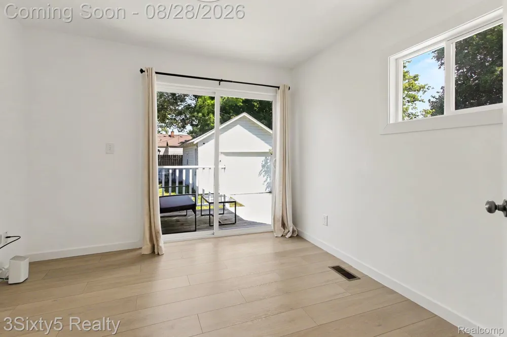 156 W Brickley Avenue Hazel Park City, MI 48030