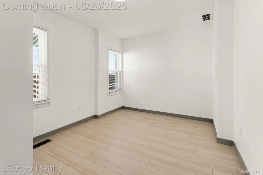 156 W Brickley Avenue Hazel Park City, MI 48030