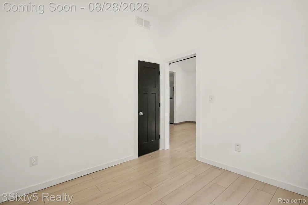 156 W Brickley Avenue Hazel Park City, MI 48030