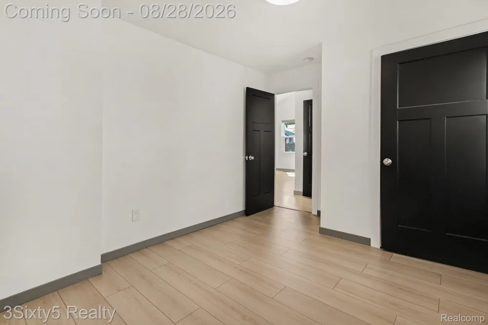 156 W Brickley Avenue Hazel Park City, MI 48030