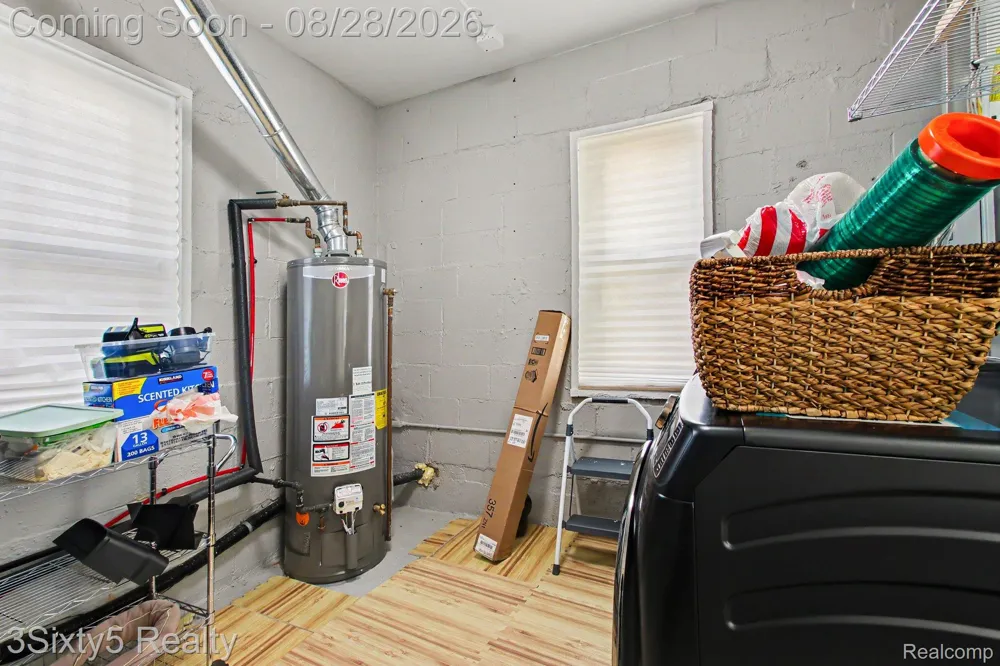 156 W Brickley Avenue Hazel Park City, MI 48030