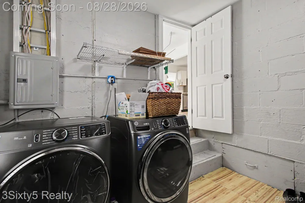 156 W Brickley Avenue Hazel Park City, MI 48030