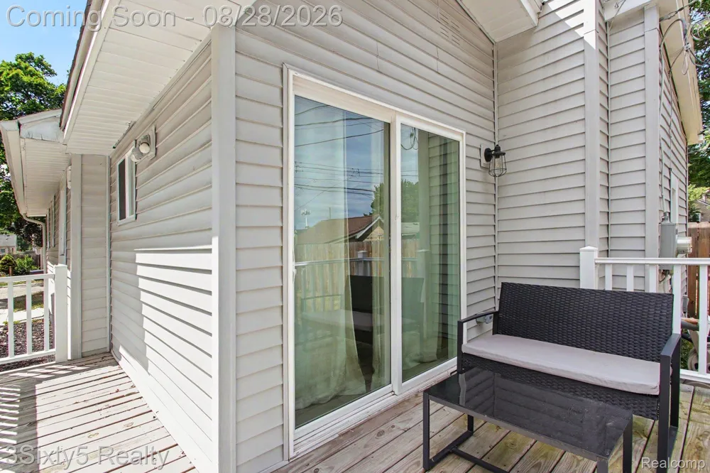 156 W Brickley Avenue Hazel Park City, MI 48030