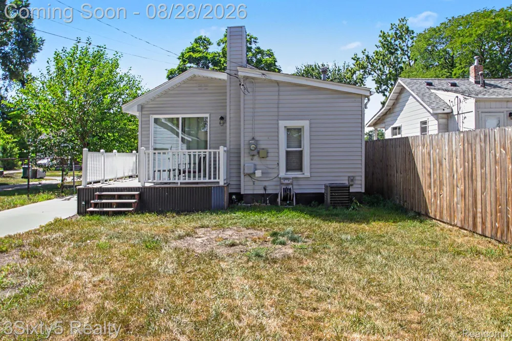 156 W Brickley Avenue Hazel Park City, MI 48030
