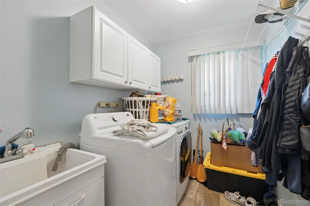 39719 Lembke Drive Sterling Heights City, MI 48313