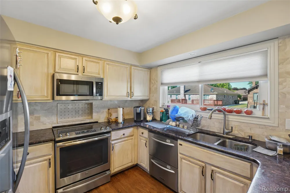 39719 Lembke Drive Sterling Heights City, MI 48313