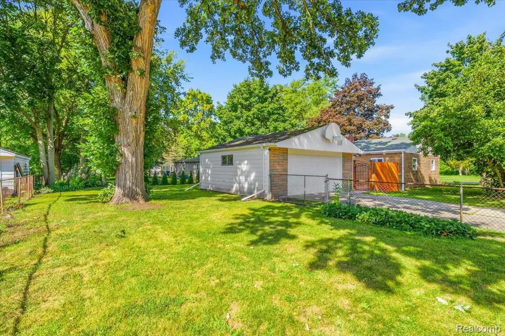 1482 Blossom Avenue Ypsilanti Charter Township, MI 48198