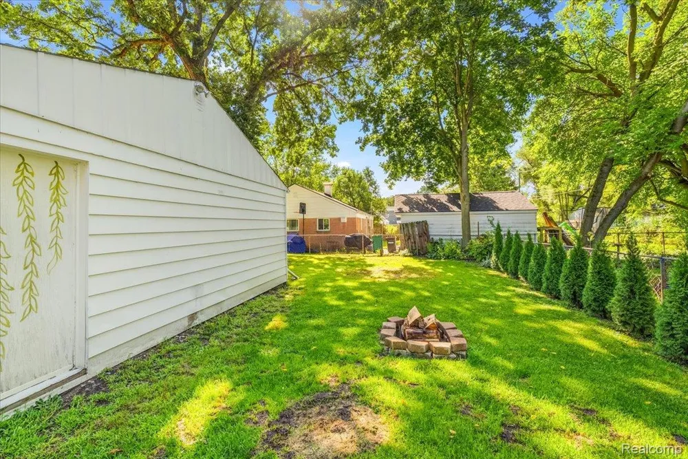 1482 Blossom Avenue Ypsilanti Charter Township, MI 48198