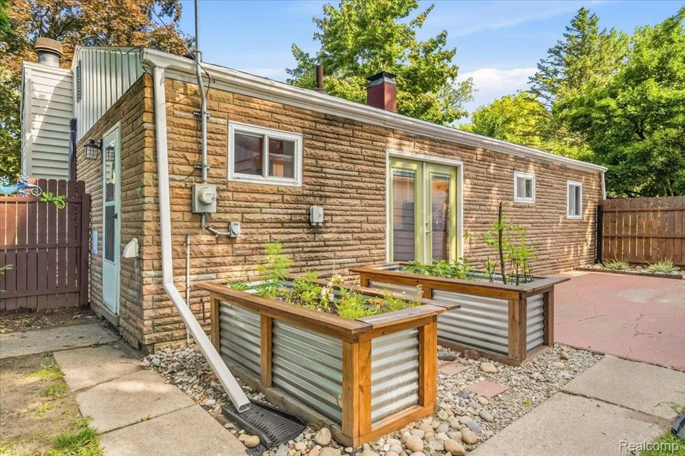 1482 Blossom Avenue Ypsilanti Charter Township, MI 48198
