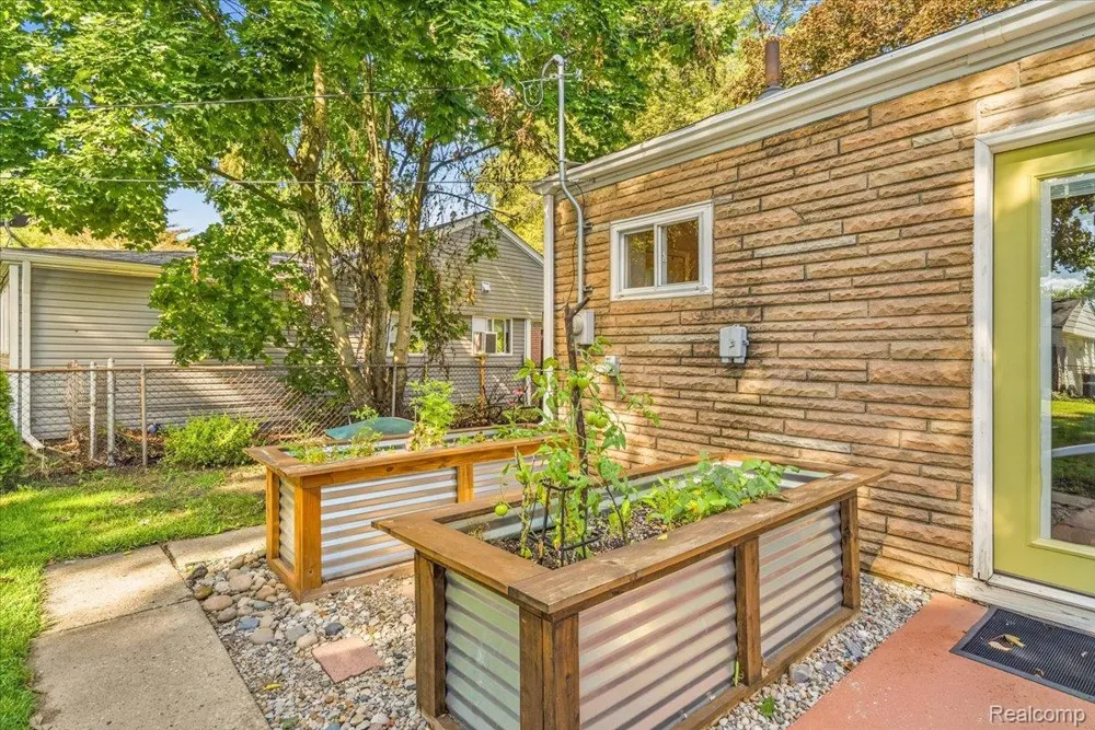 1482 Blossom Avenue Ypsilanti Charter Township, MI 48198