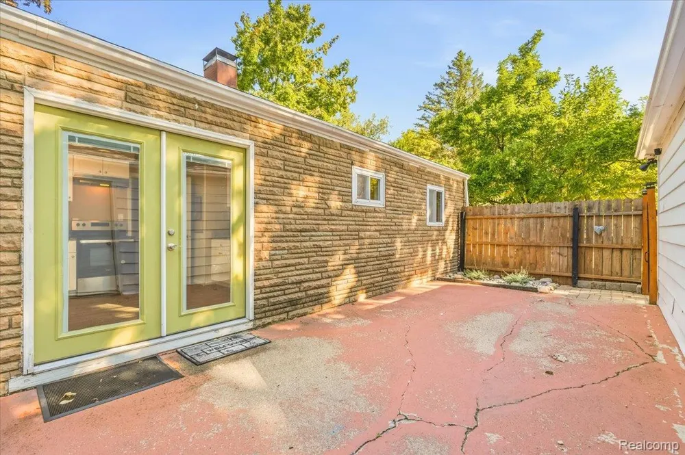 1482 Blossom Avenue Ypsilanti Charter Township, MI 48198