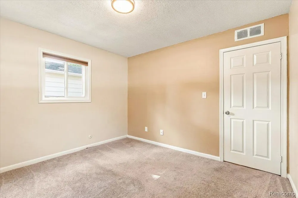 1482 Blossom Avenue Ypsilanti Charter Township, MI 48198