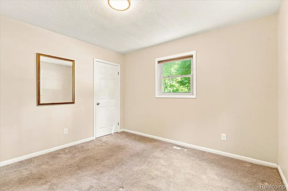 1482 Blossom Avenue Ypsilanti Charter Township, MI 48198