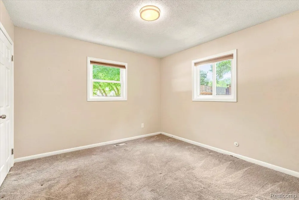 1482 Blossom Avenue Ypsilanti Charter Township, MI 48198