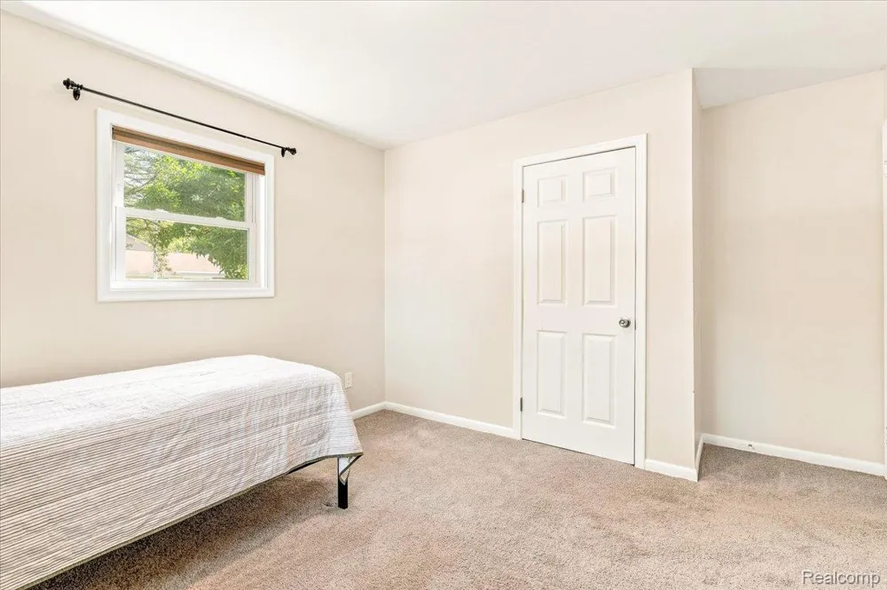 1482 Blossom Avenue Ypsilanti Charter Township, MI 48198
