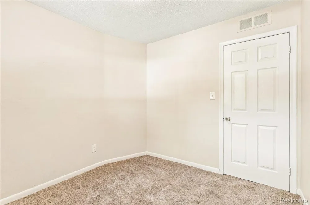 1482 Blossom Avenue Ypsilanti Charter Township, MI 48198