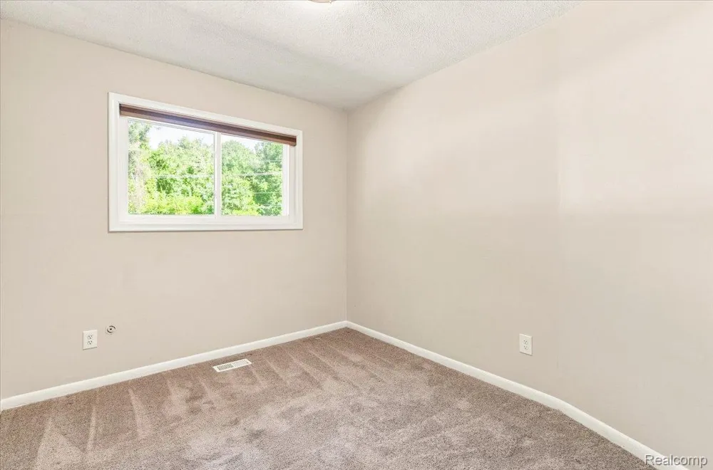1482 Blossom Avenue Ypsilanti Charter Township, MI 48198