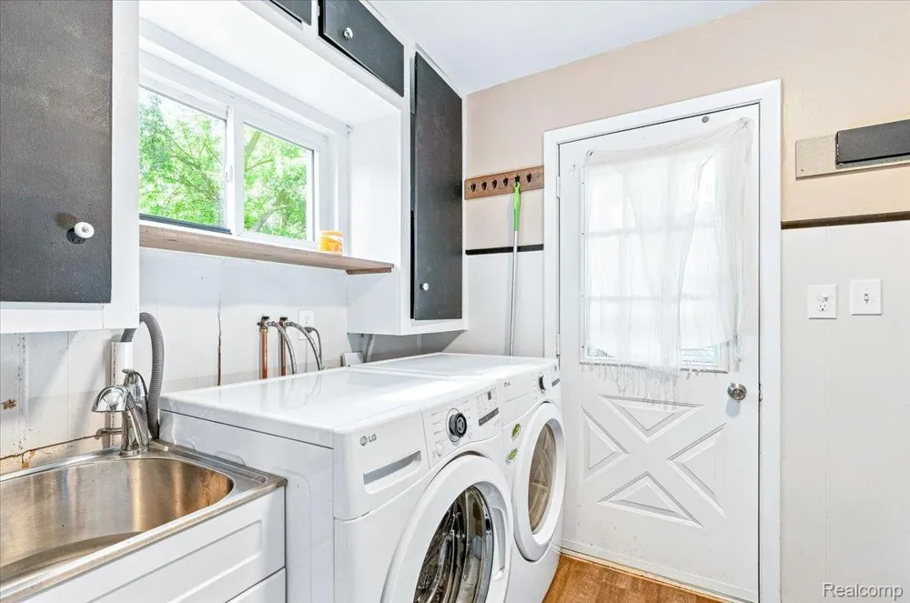 1482 Blossom Avenue Ypsilanti Charter Township, MI 48198
