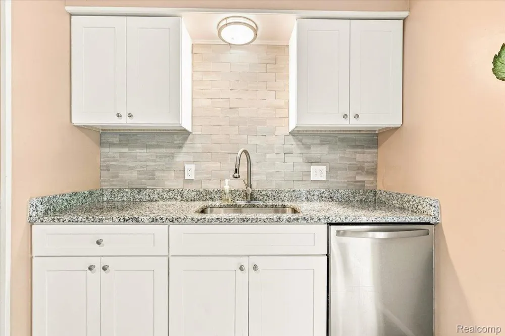 1482 Blossom Avenue Ypsilanti Charter Township, MI 48198