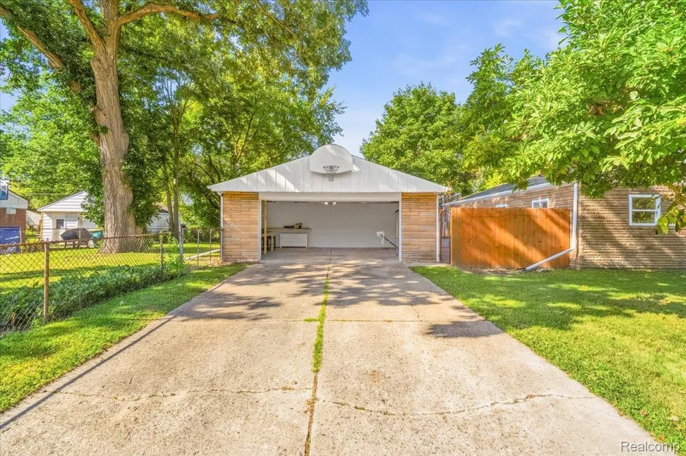 1482 Blossom Avenue Ypsilanti Charter Township, MI 48198
