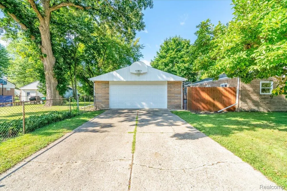 1482 Blossom Avenue Ypsilanti Charter Township, MI 48198