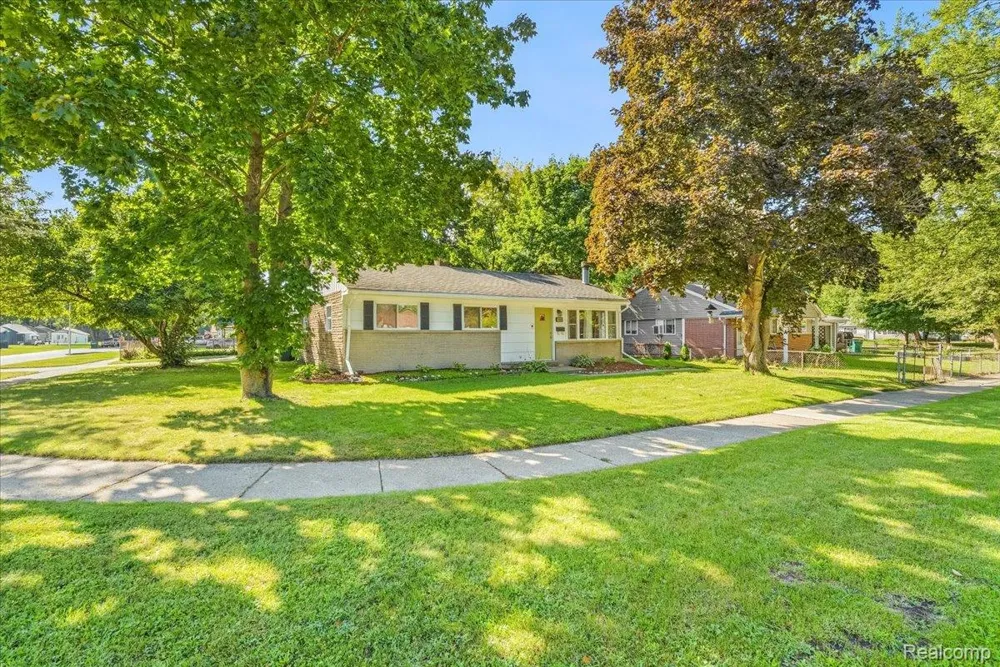 1482 Blossom Avenue Ypsilanti Charter Township, MI 48198