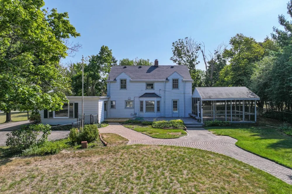 9044 S Saginaw Street Grand Blanc Charter Township, MI 48439
