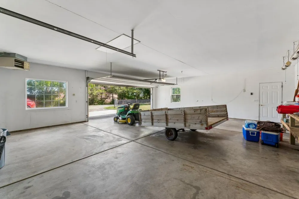9044 S Saginaw Street Grand Blanc Charter Township, MI 48439