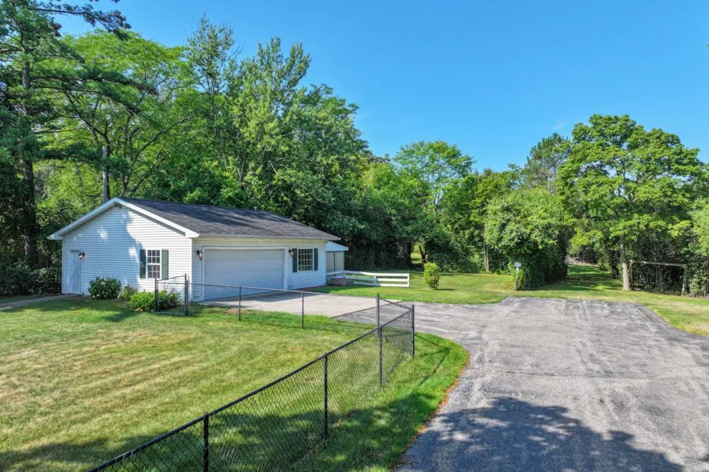 9044 S Saginaw Street Grand Blanc Charter Township, MI 48439
