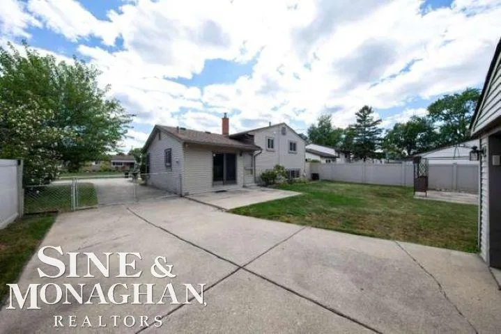 2331 Parliament Drive Sterling Heights City, MI 48310