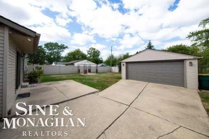 2331 Parliament Drive Sterling Heights City, MI 48310