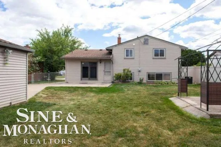 2331 Parliament Drive Sterling Heights City, MI 48310